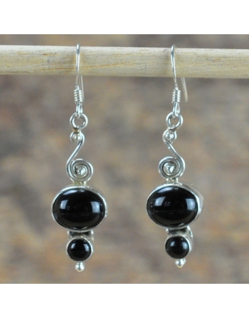 Boucles d ' oreilles Onyx .